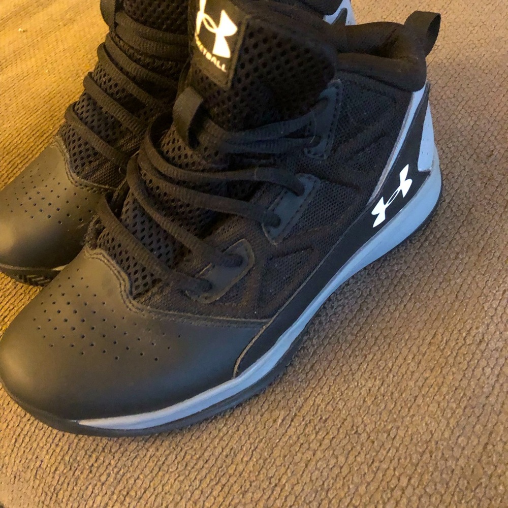 Kids Under Armor Basketball shoes